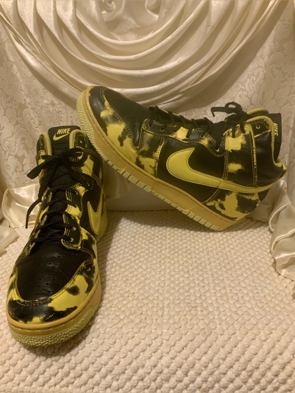 NIKE - Picture 2 of 14